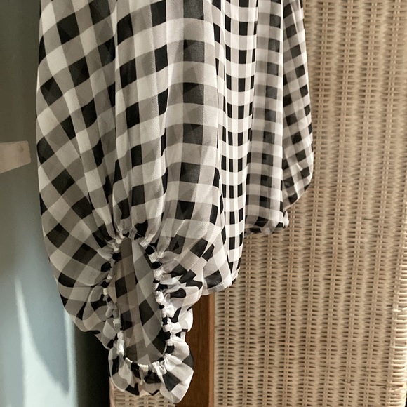 Black&White sheer checkered long sleeve top. - Picture 4 of 7